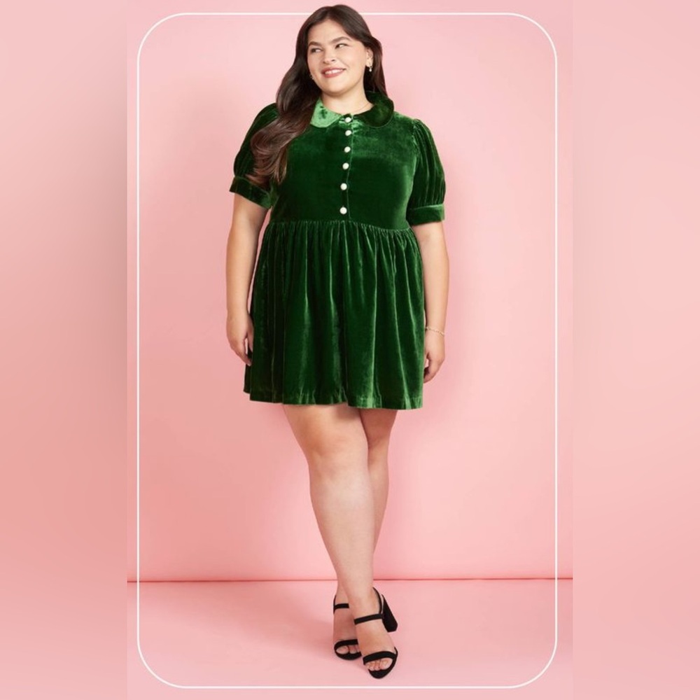 NWT Modcloth “Such a Stunner”Emerald Green Velvet Dress